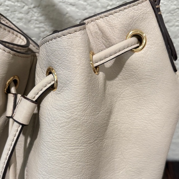 Lands' End Leather Cream Shoulder Bag - Picture 4 of 9